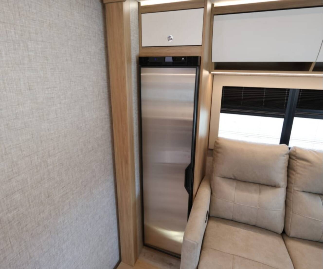 A photo of this 2027 Tiffin WAYFARER 25XLW