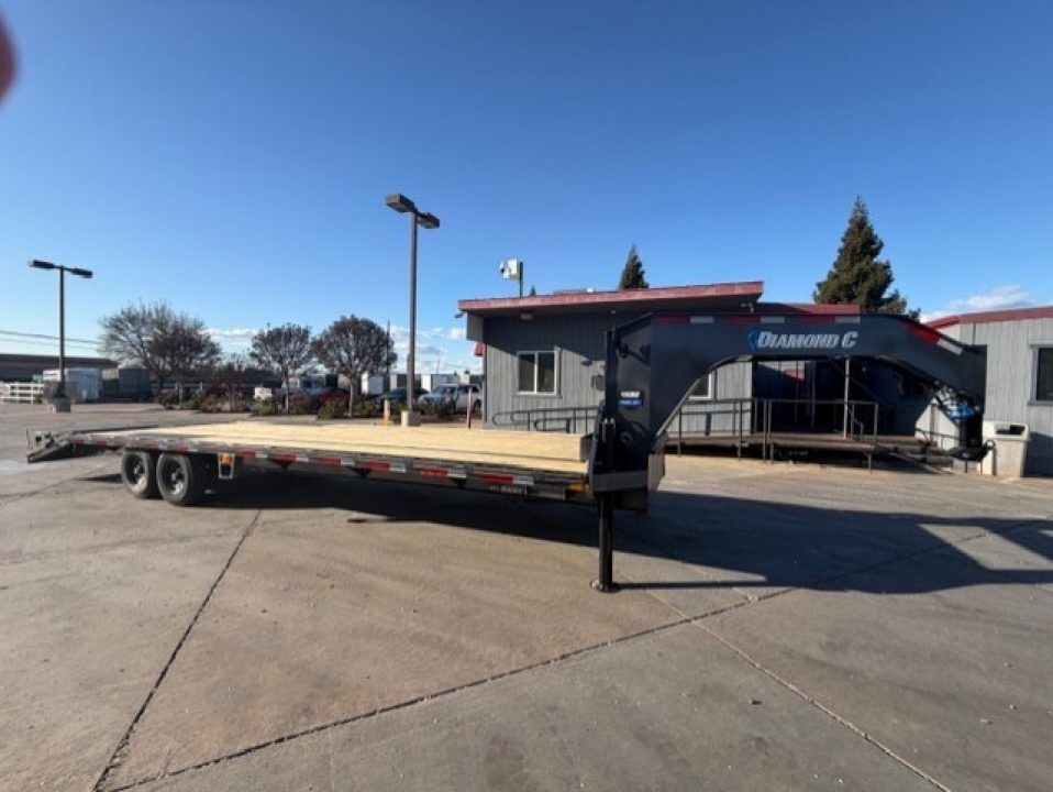 2026 Diamond C Trailers FMAX207L30X102MR in Acampo, CA