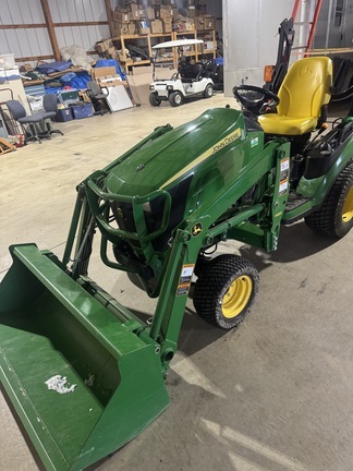 2015 John Deere 1025R in Findlay, OH