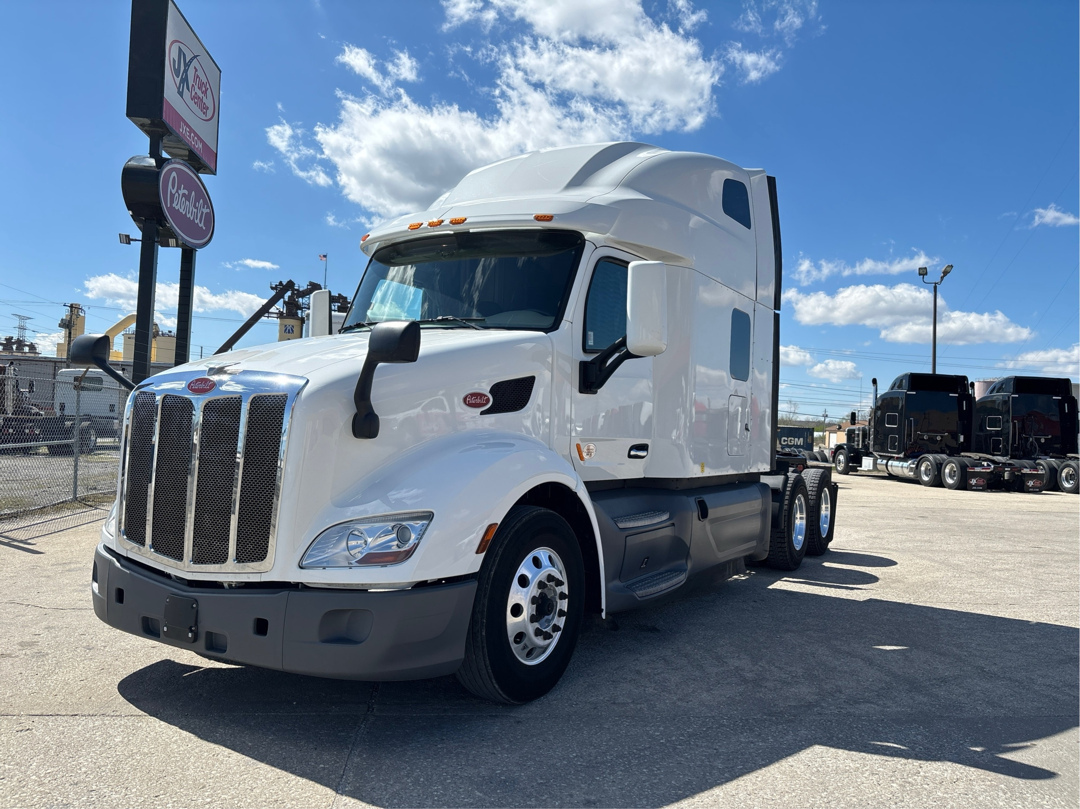 2021 PETERBILT 579 in Indianapolis, IN
