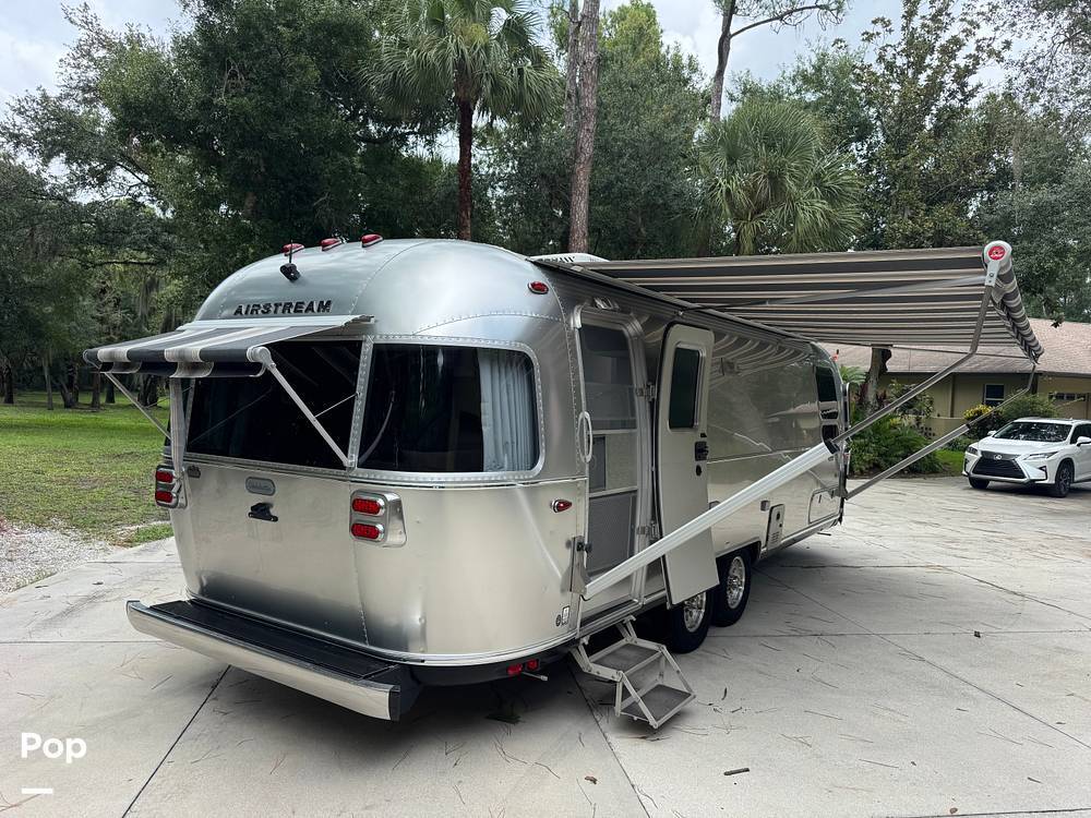 2024 Airstream Globetrotter 27FB Twin in sarasota FL