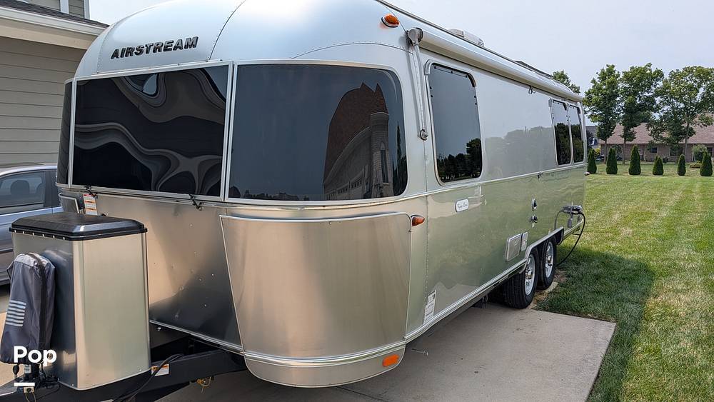 2024 Airstream Flying Cloud 25FB in plainfield IN