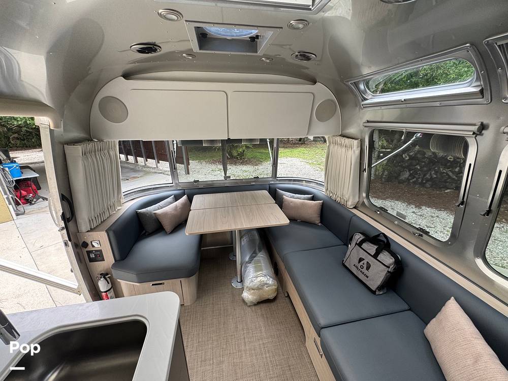 2024 Airstream Globetrotter 27FB Twin in sarasota FL