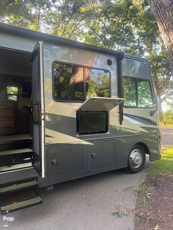 2022 Winnebago Sunstar 31B in cottage grove WI