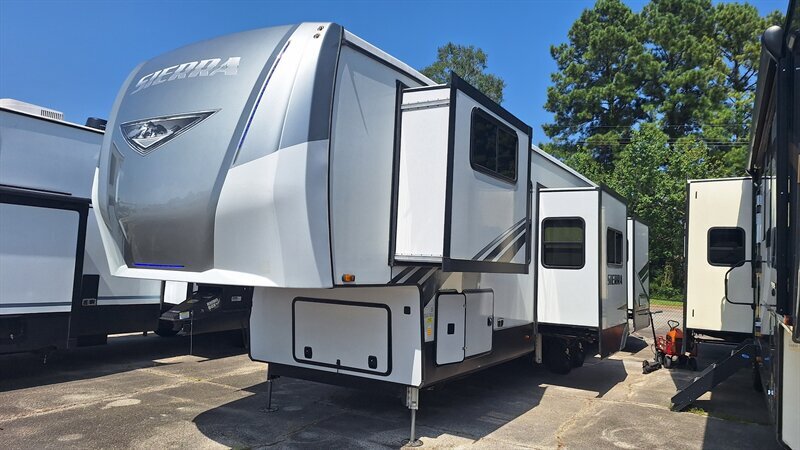 2021 Forest River Sierra 38FKOK in liberty TX