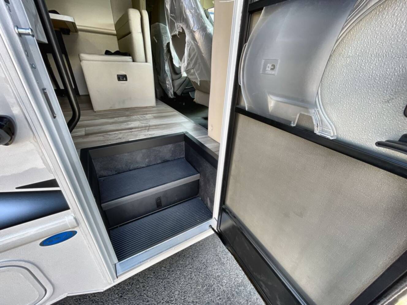 A photo of this 2027 Thor Motor Coach Geneva 21VT Chevy