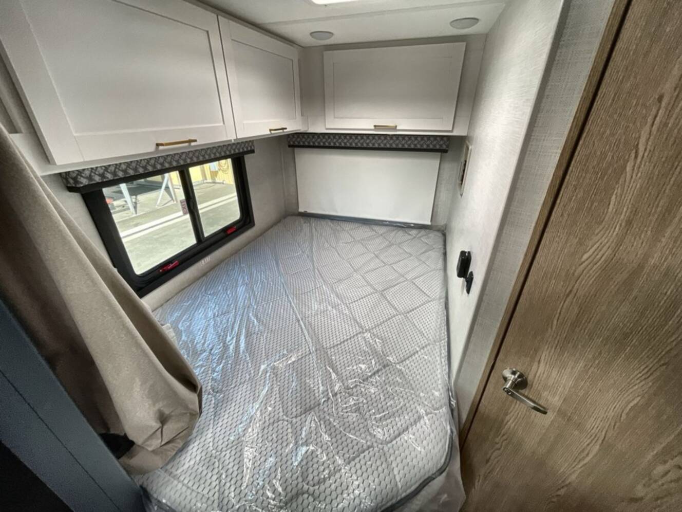 A photo of this 2027 Thor Motor Coach Geneva 21VT Chevy