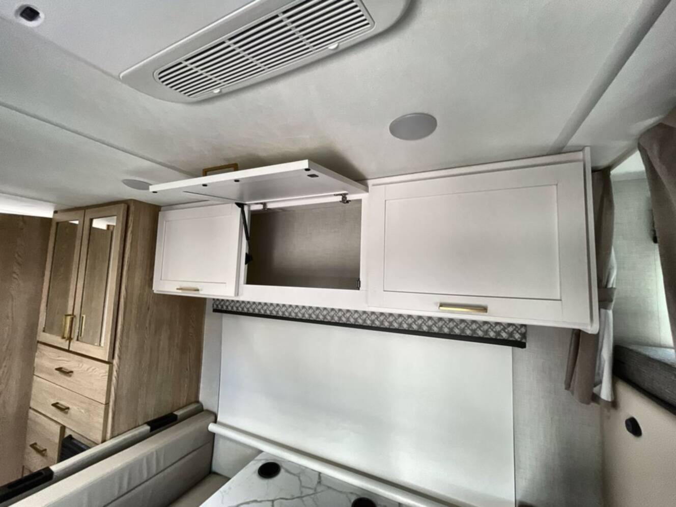 A photo of this 2027 Thor Motor Coach Geneva 21VT Chevy