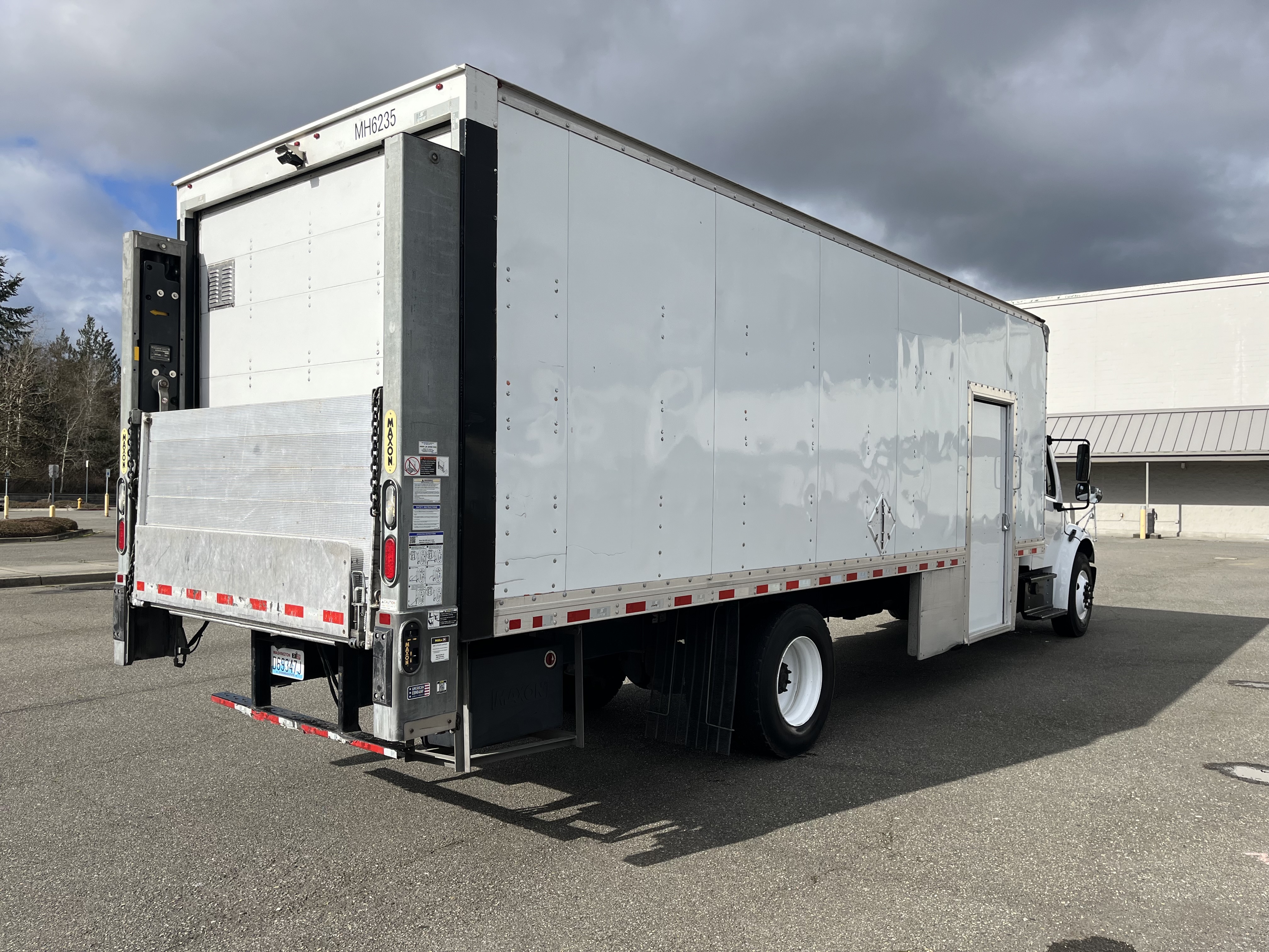 2020 FREIGHTLINER BUSINESS CLASS M2 106 in Shoreline, WA