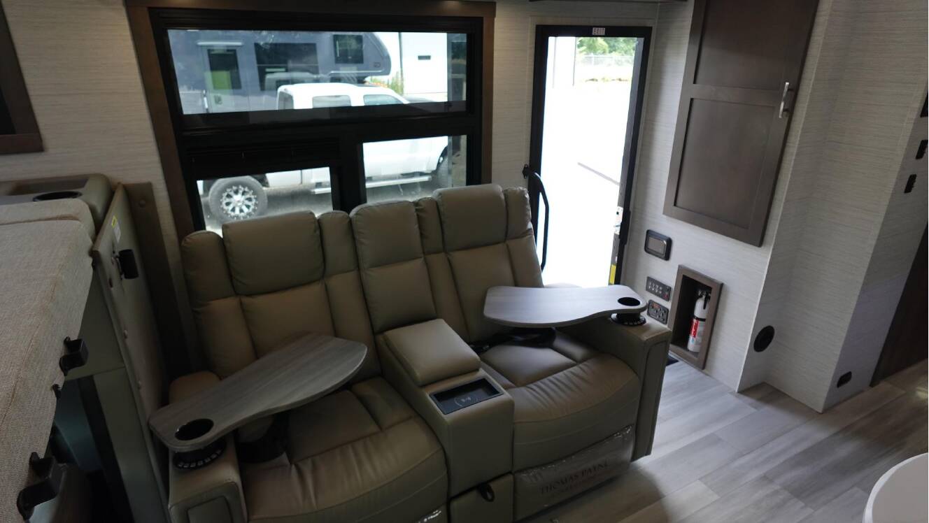 A photo of this 2027 Dynamax ISATA 6 31KS