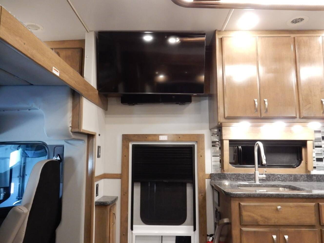 A photo of this 2027 Show Hauler SH1377T1-36
