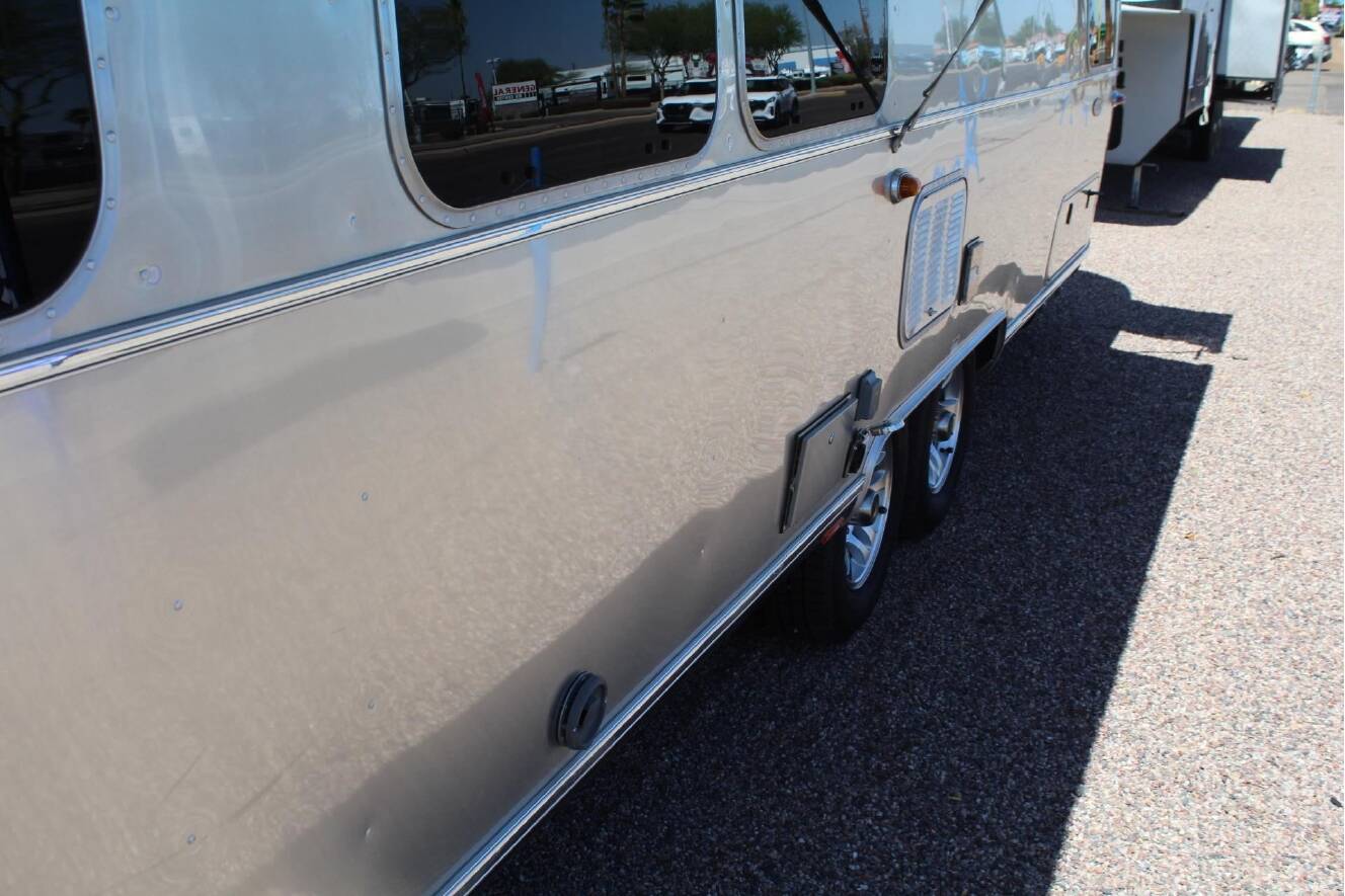 A photo of this 2017 Airstream CLASSIC 30RB