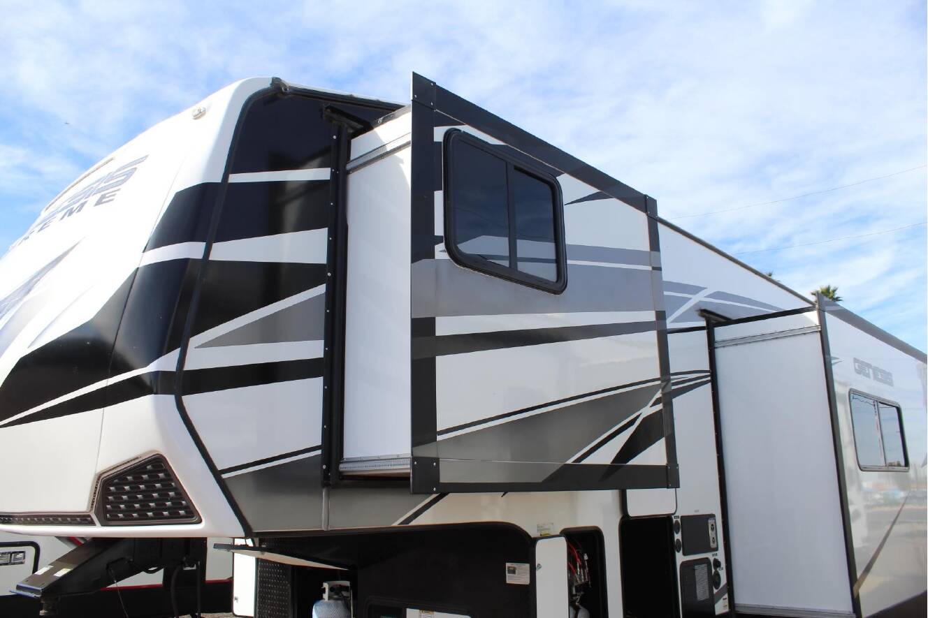 A photo of this 2024 Genesis Supreme GENESIS GCK405