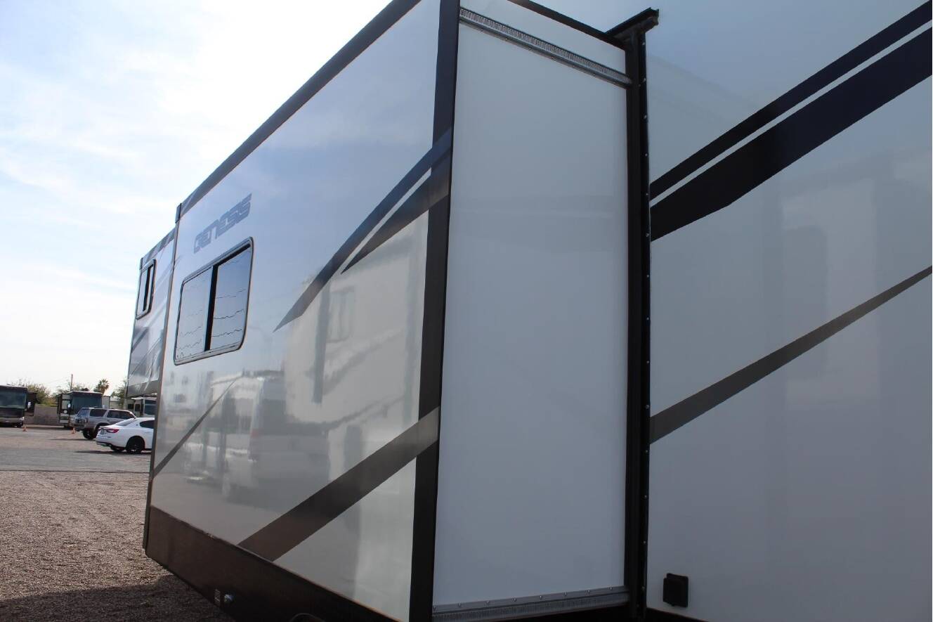 A photo of this 2024 Genesis Supreme GENESIS GCK405