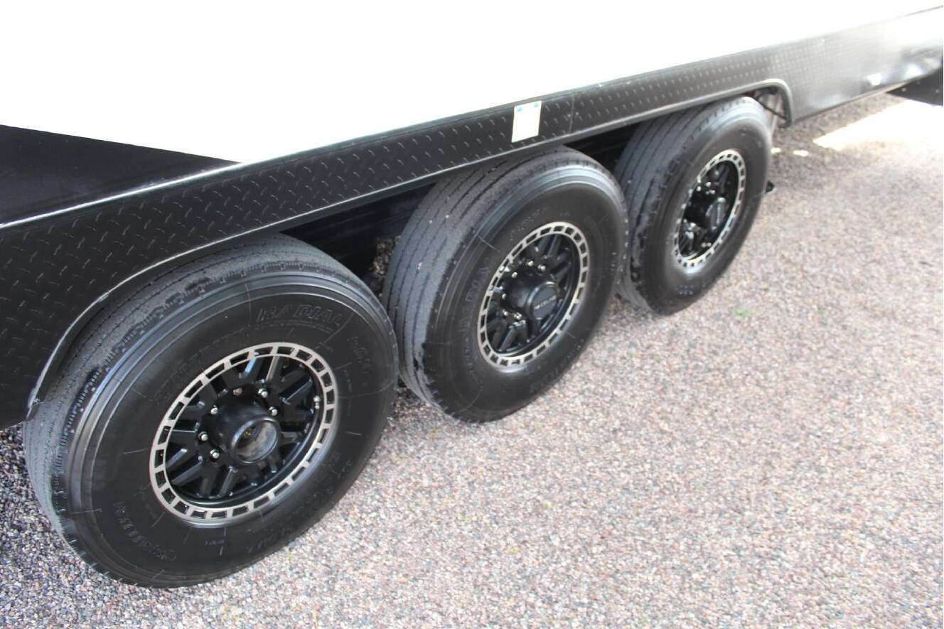 A photo of this 2024 Genesis Supreme GENESIS GCK405