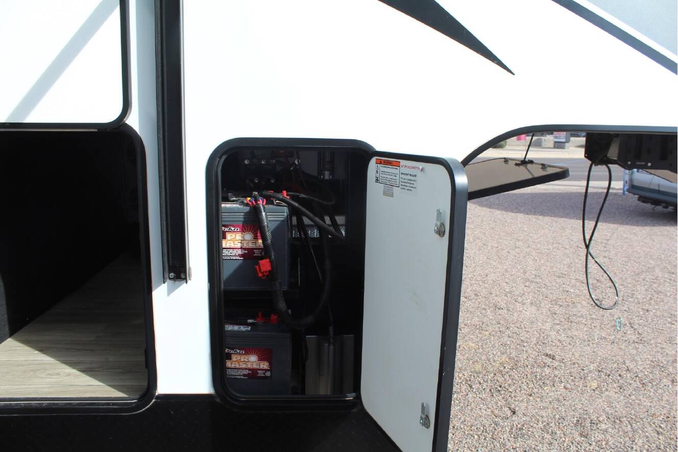 A photo of this 2024 Genesis Supreme GENESIS GCK405