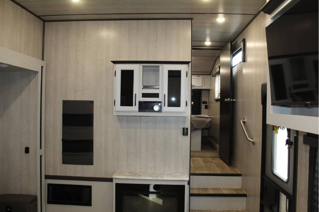 A photo of this 2024 Genesis Supreme GENESIS GCK405