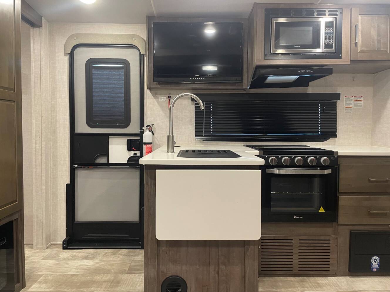 A photo of this 2023 Forest River FLAGSTAFF MICRO LITE 25BSDS