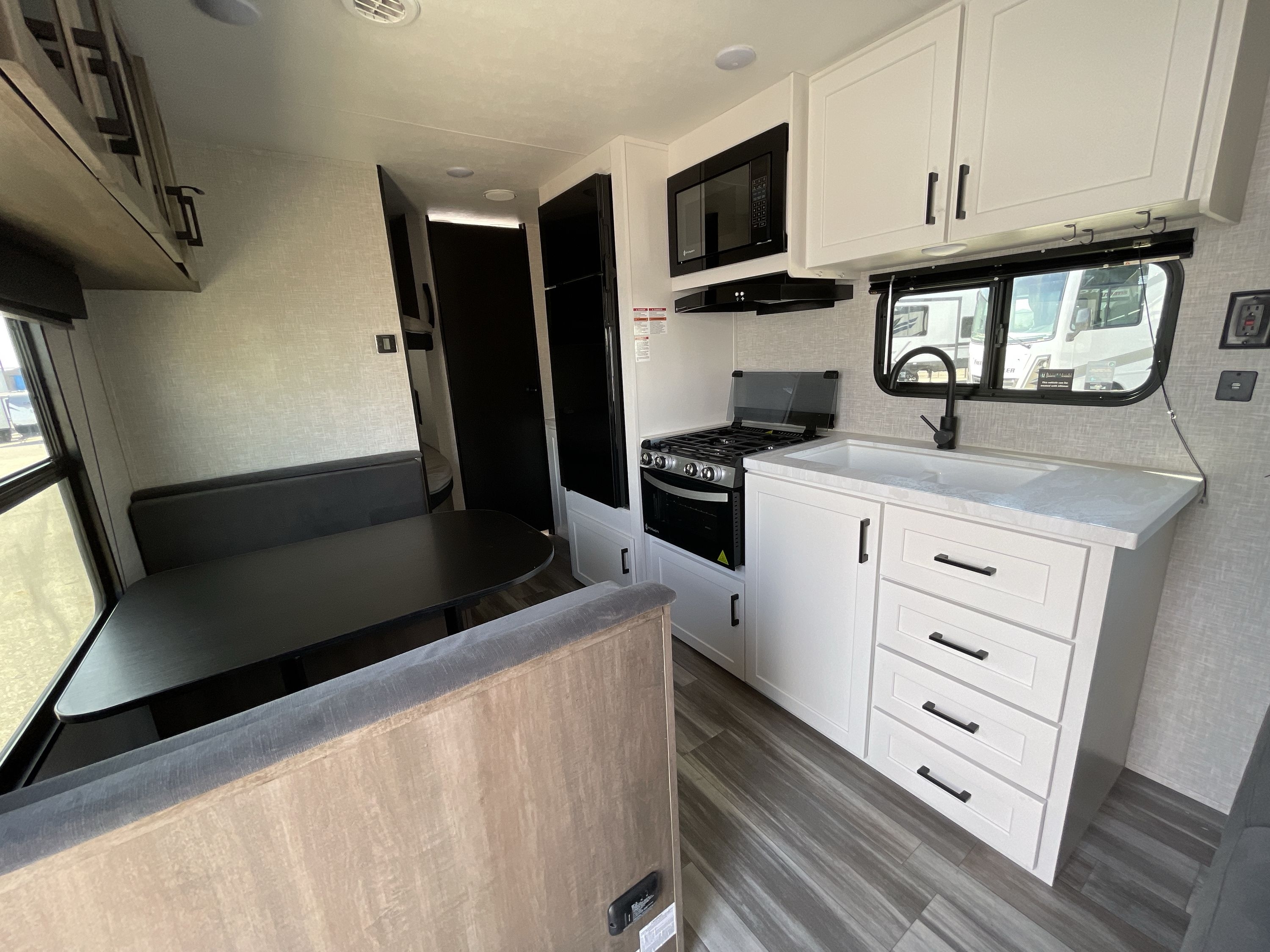 2025 Jayco JAY FLIGHT SLX 260BH in coldwater MI