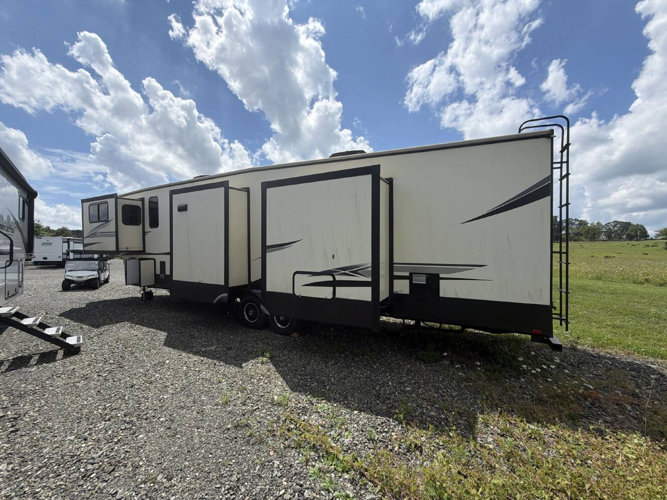 A photo of this 2020 Crossroads VOLANTE 3851FL