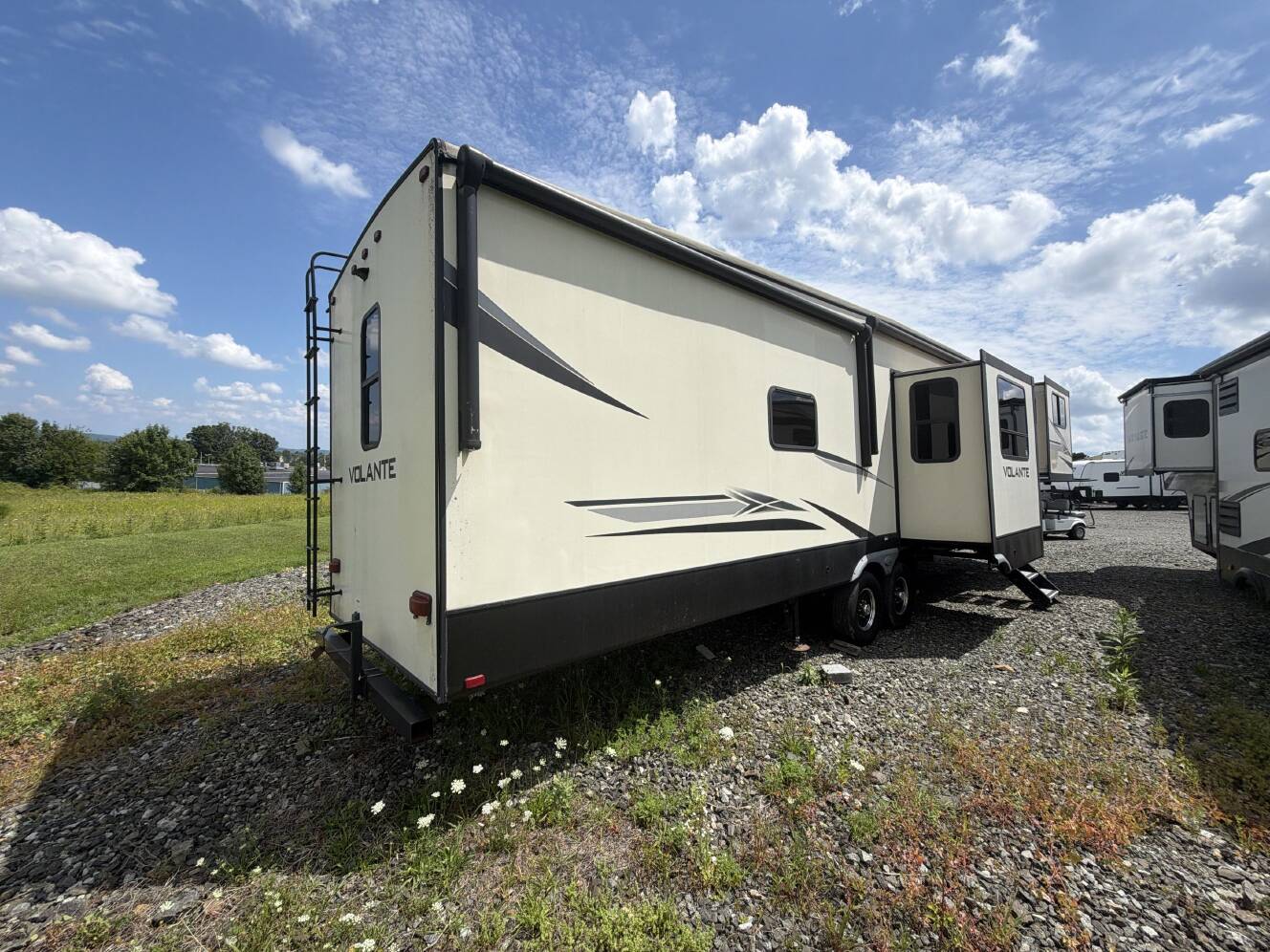 A photo of this 2020 Crossroads VOLANTE 3851FL