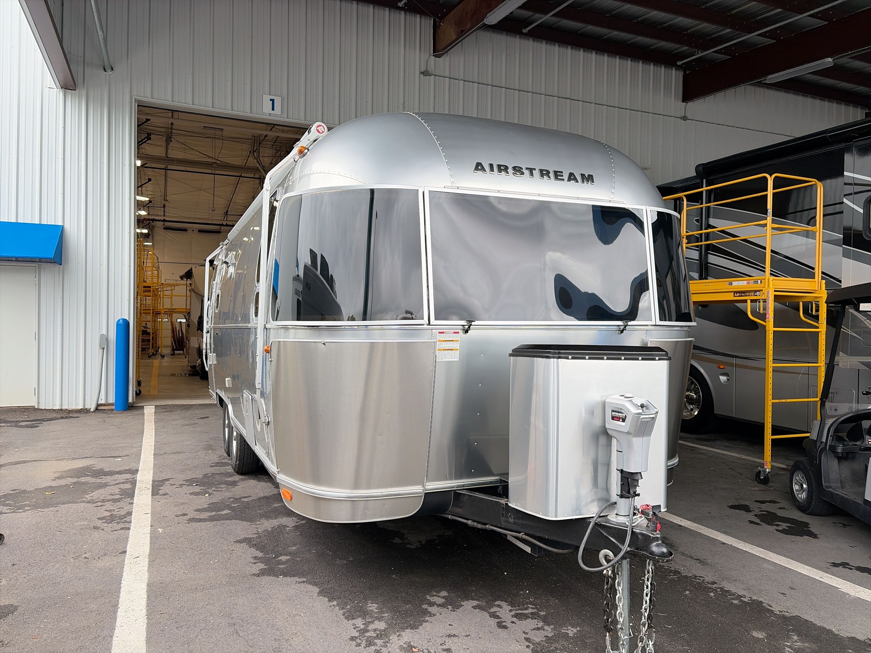 2017 Airstream FLYING CLOUD 25FB in kodak TN