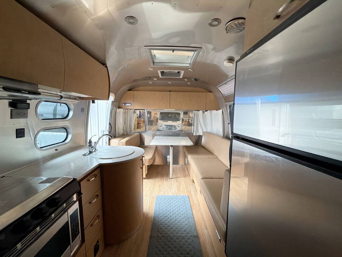 A photo of this 2017 Airstream FLYING CLOUD 25FB