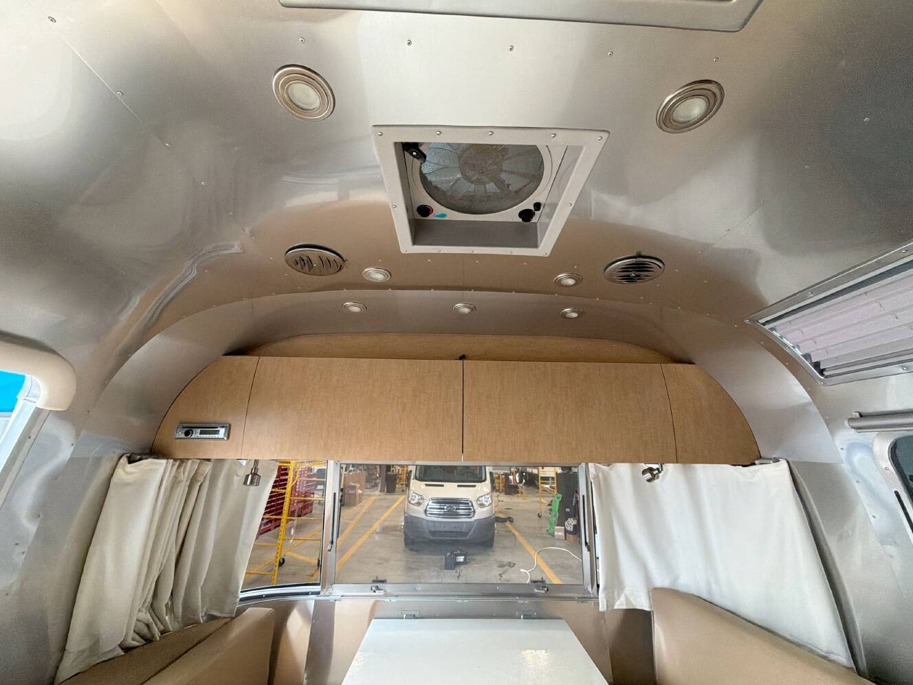 A photo of this 2017 Airstream FLYING CLOUD 25FB