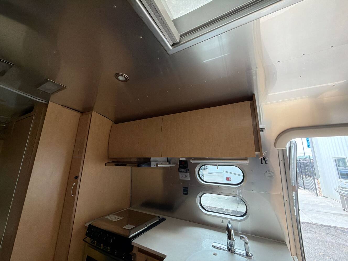 A photo of this 2017 Airstream FLYING CLOUD 25FB