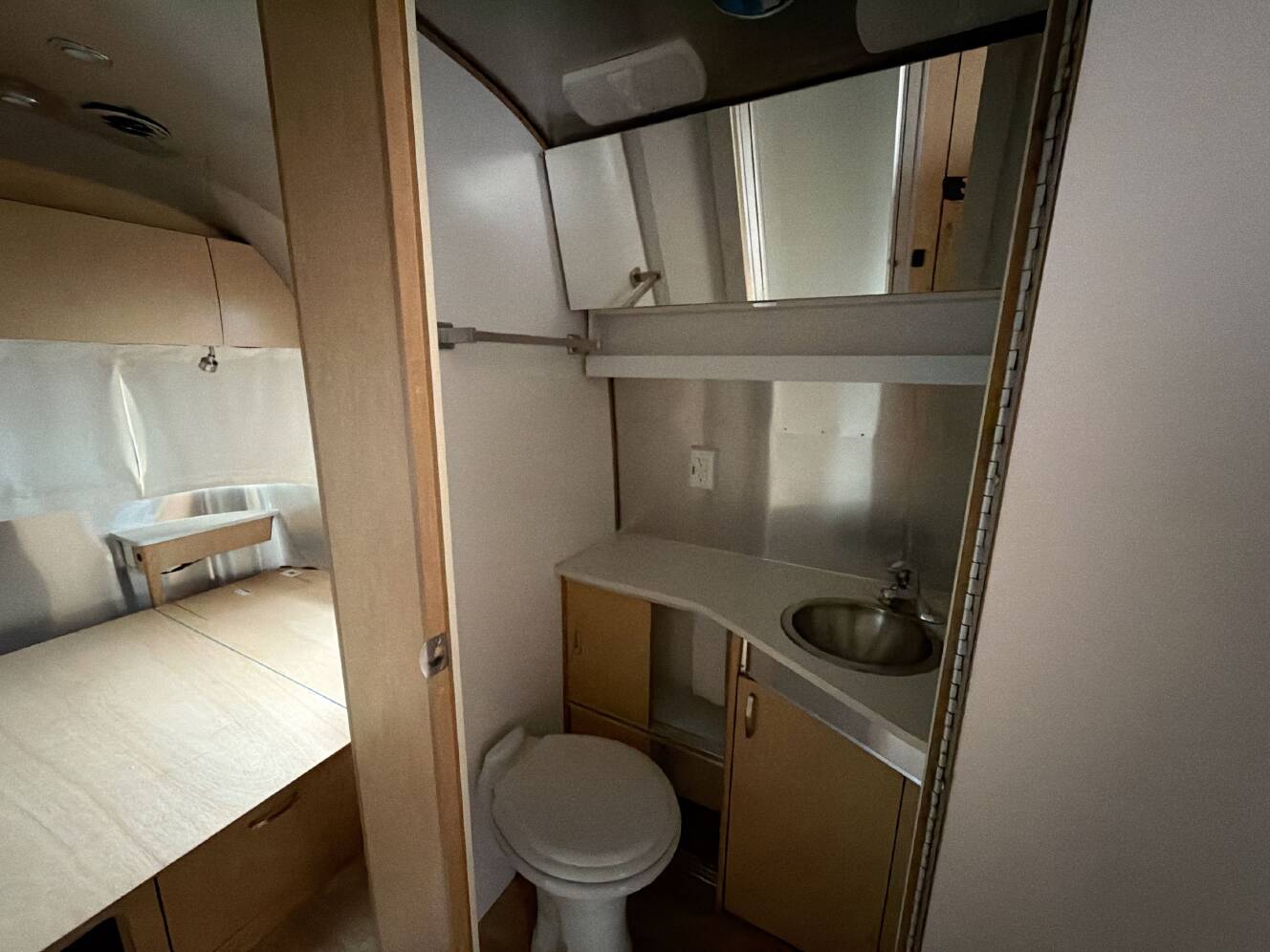 A photo of this 2017 Airstream FLYING CLOUD 25FB