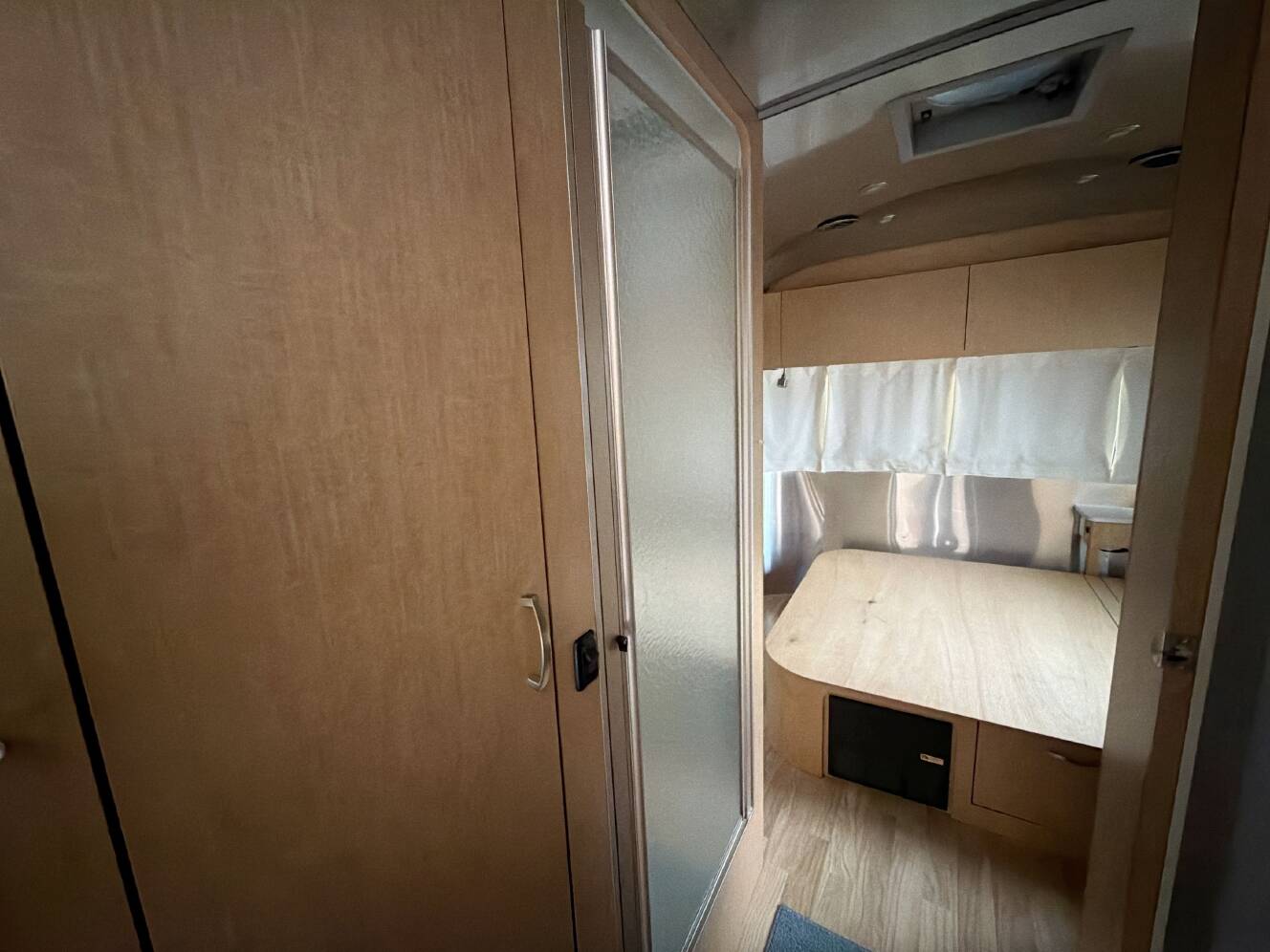 A photo of this 2017 Airstream FLYING CLOUD 25FB