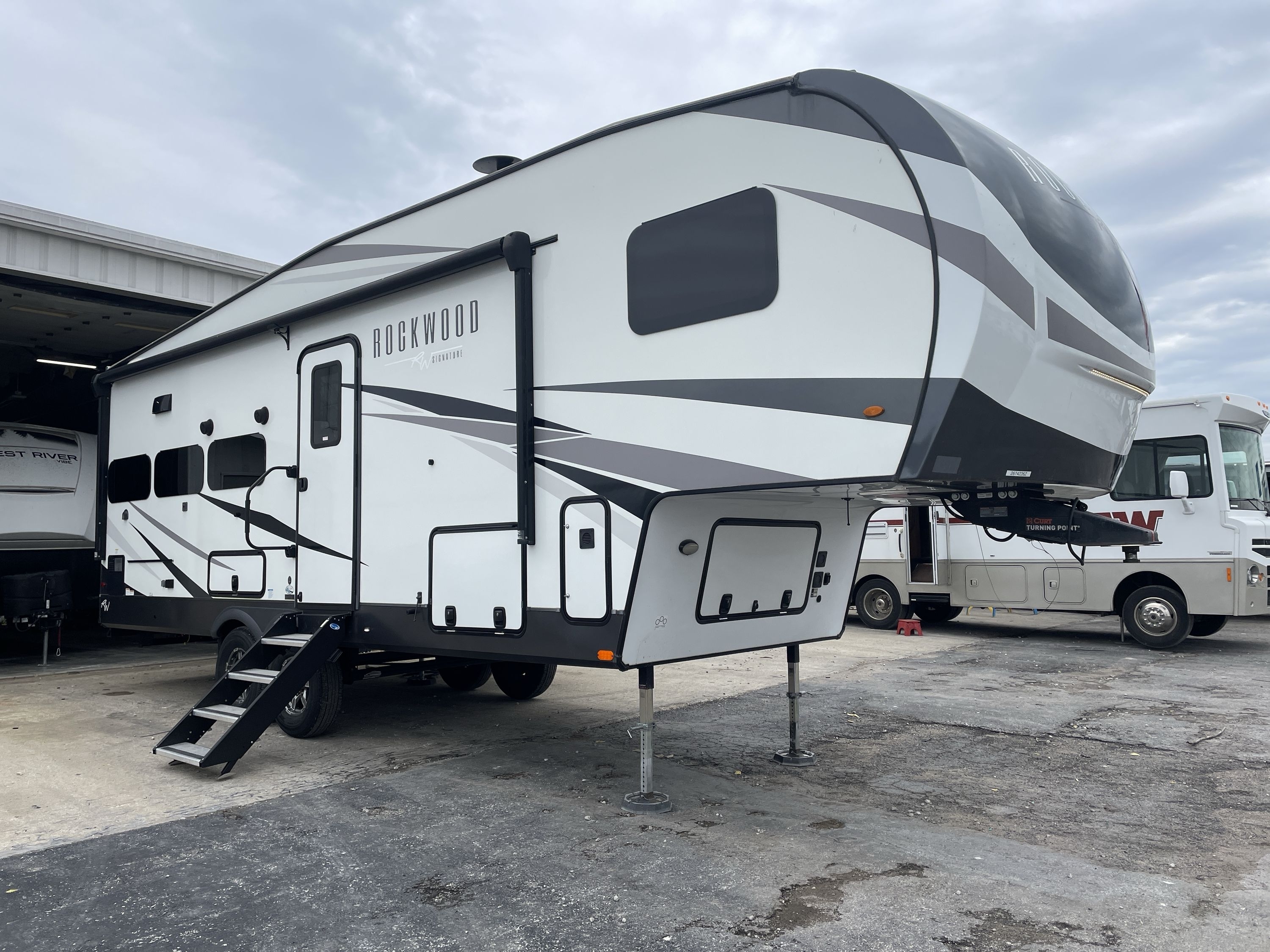 2023 Forest River ROCKWOOD SIGNATURE 2622RK in grain valley MO
