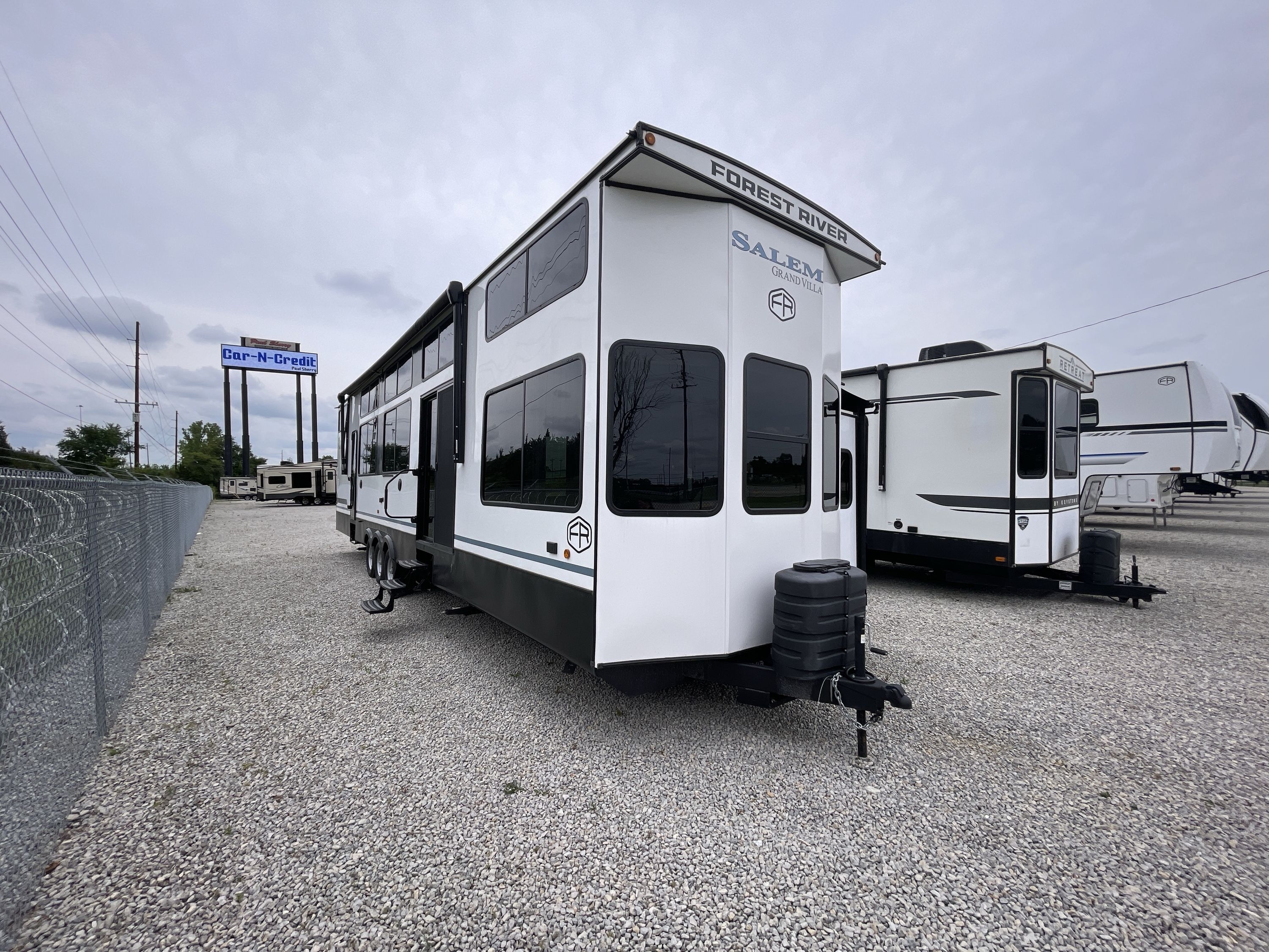 2025 Forest River SALEM VILLA GRAND 44VIEW RV