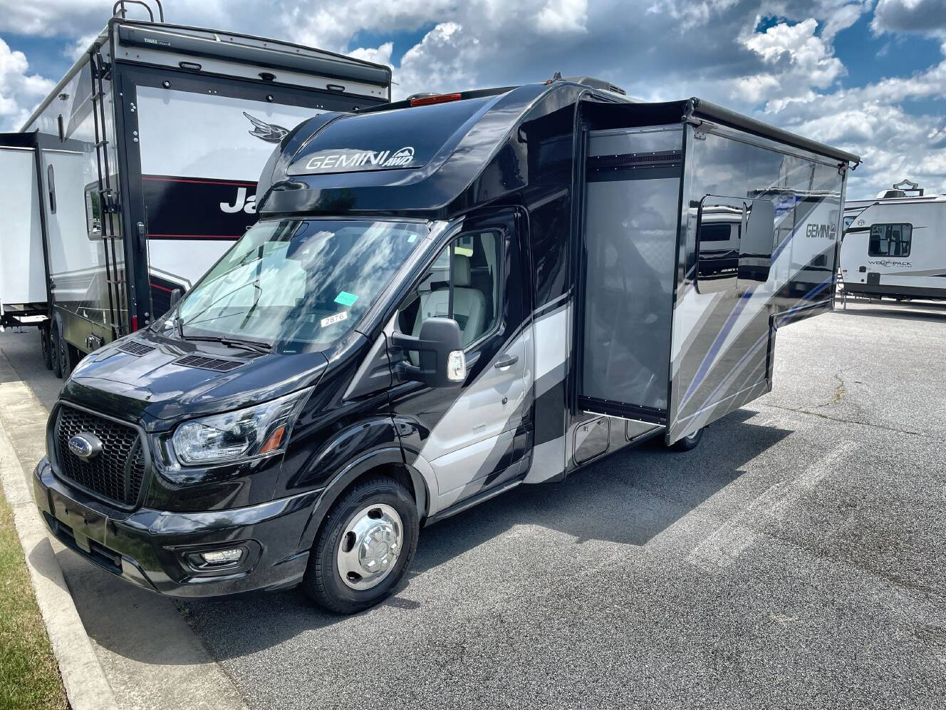 A photo of this 2023 Thor GEMINI 23TW