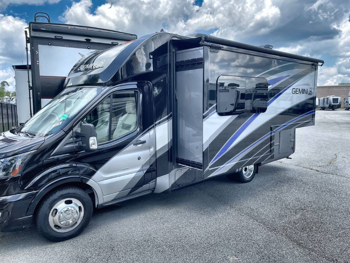 A photo of this 2023 Thor GEMINI 23TW