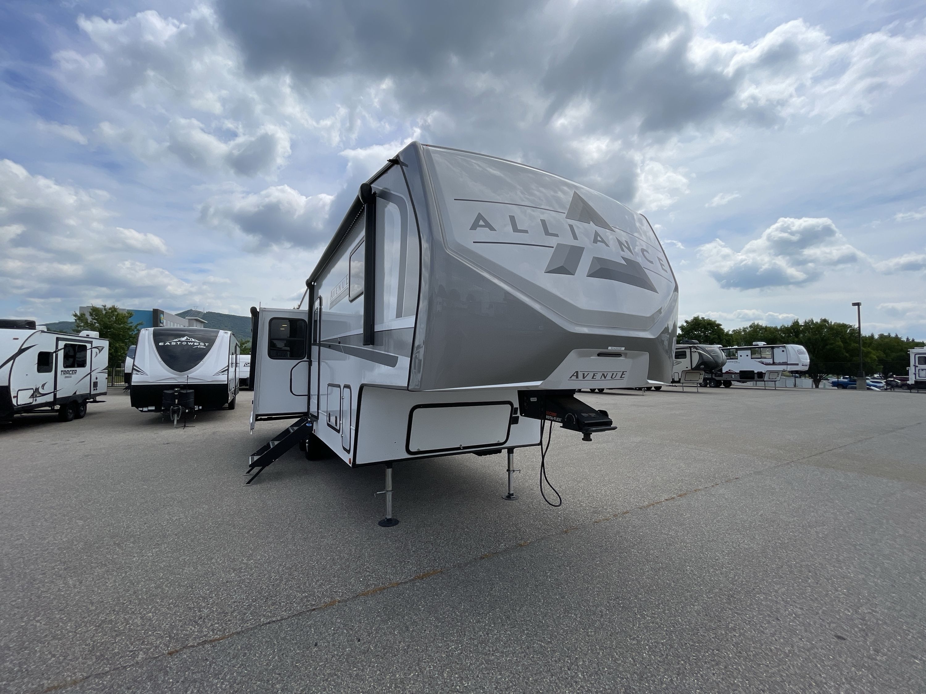 2024 Alliance AVENUE 29RL RV