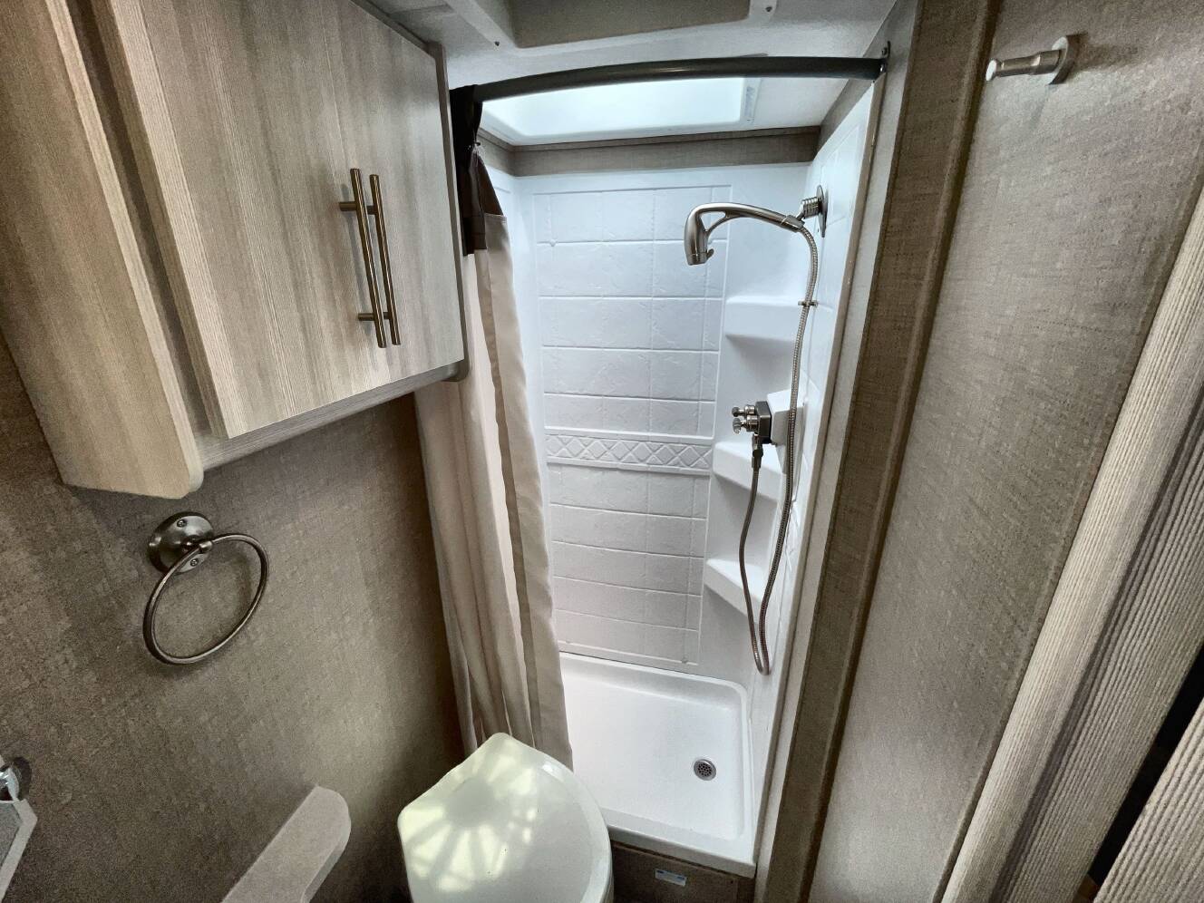 A photo of this 2023 Thor GEMINI 23TW