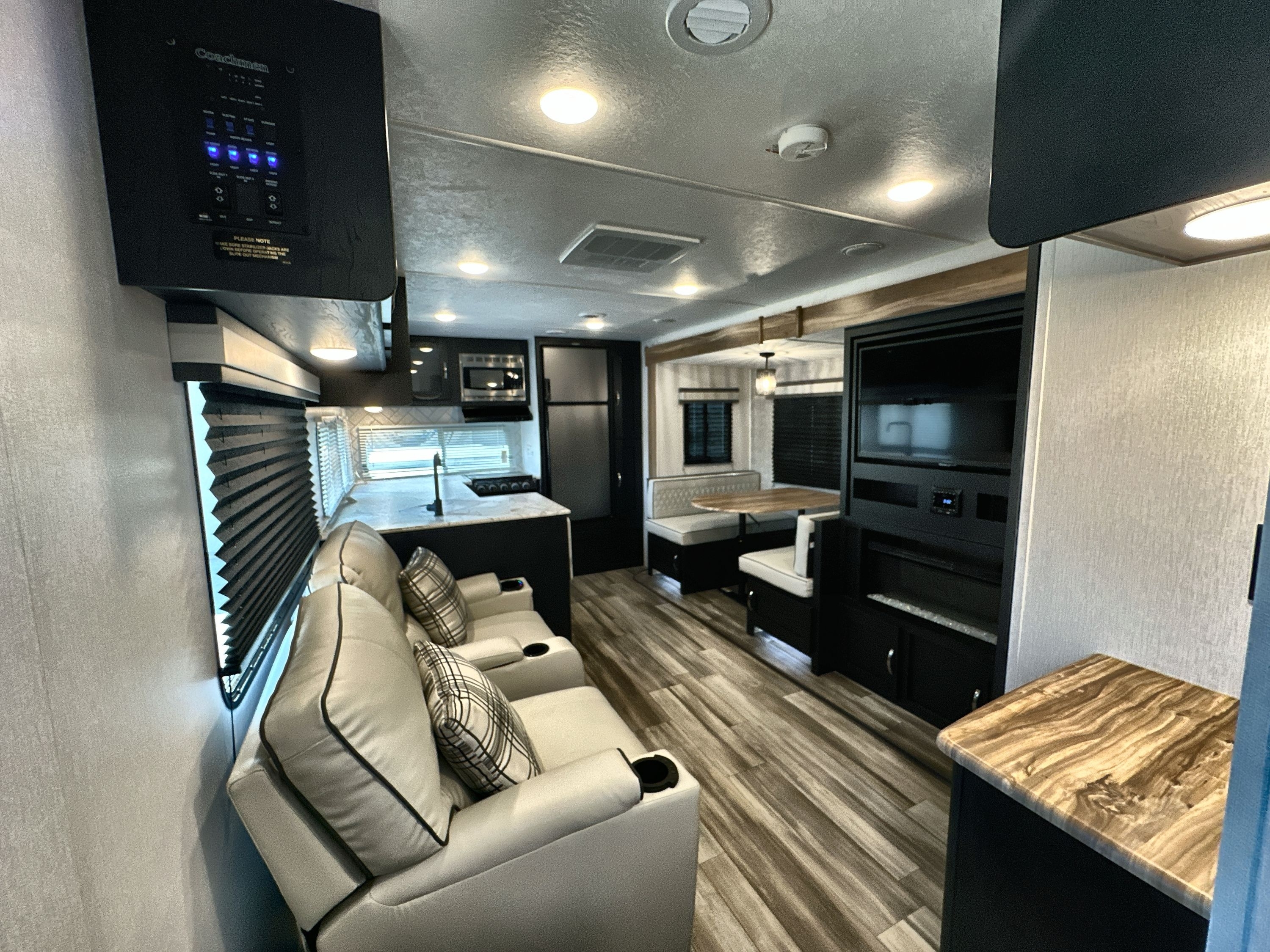 2023 Coachmen FREEDOM EXPRESS ULTRA LITE 274RKS in houghton lake MI