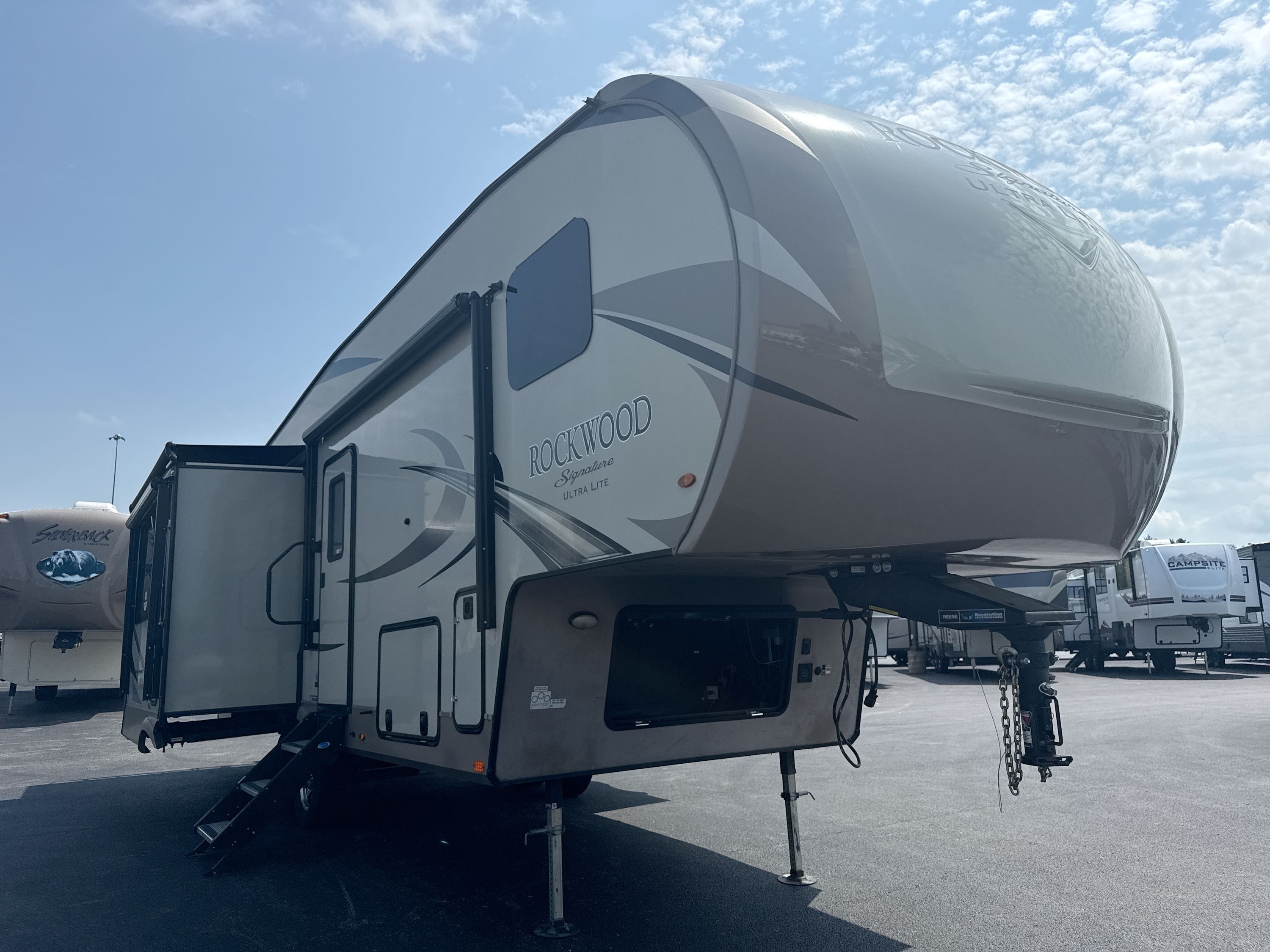 2019 Forest River ROCKWOOD SIGNATURE ULTRA LITE 8289WS in georgetown KY