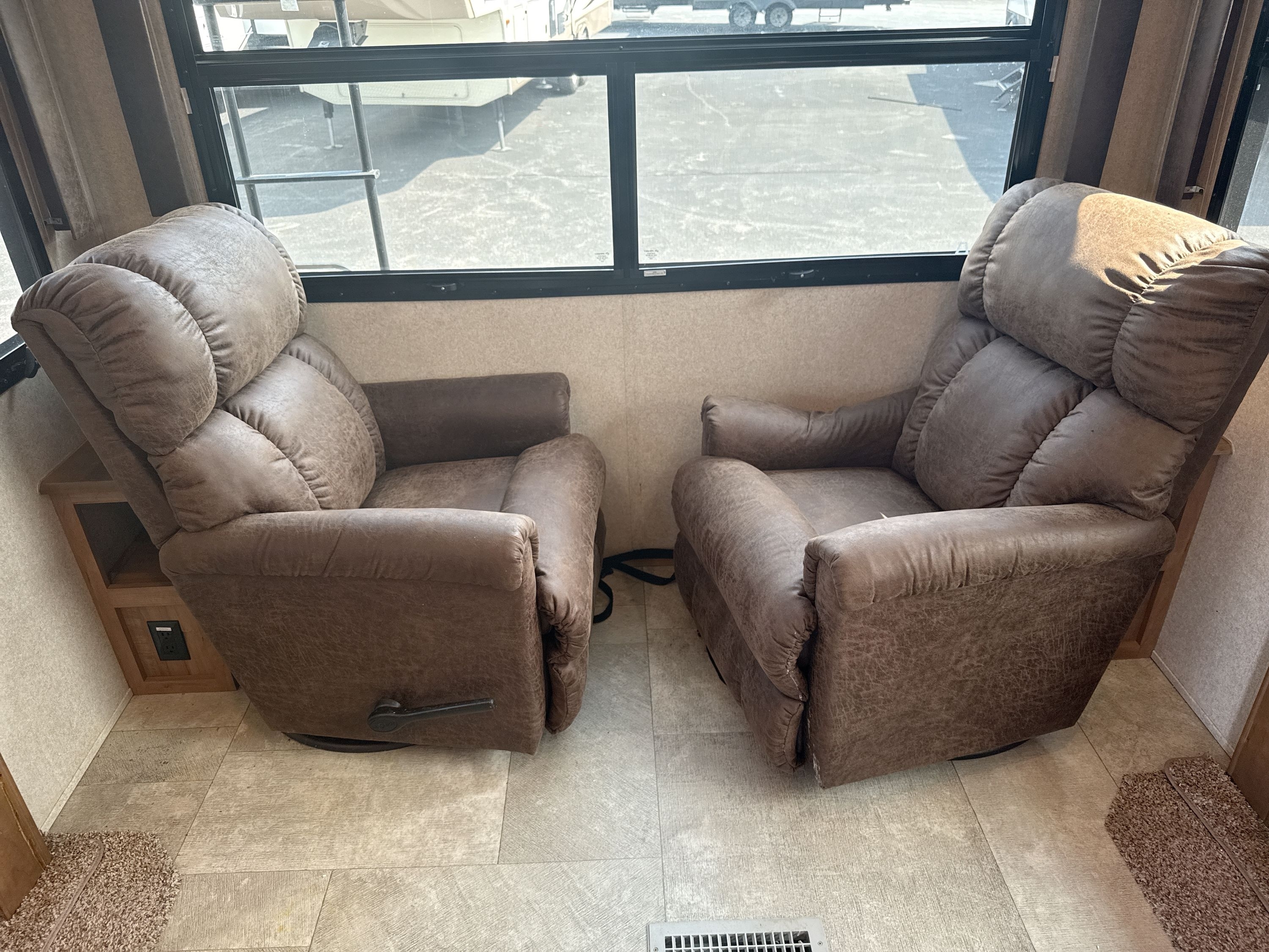 2019 Forest River ROCKWOOD SIGNATURE ULTRA LITE 8289WS in georgetown KY