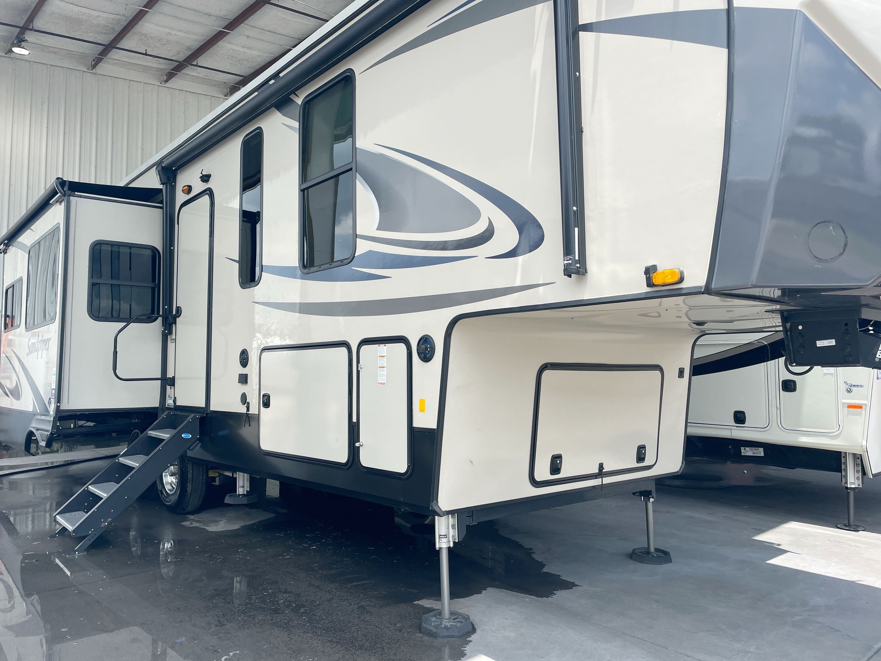 2021 Forest River SANDPIPER 321RL in dover FL