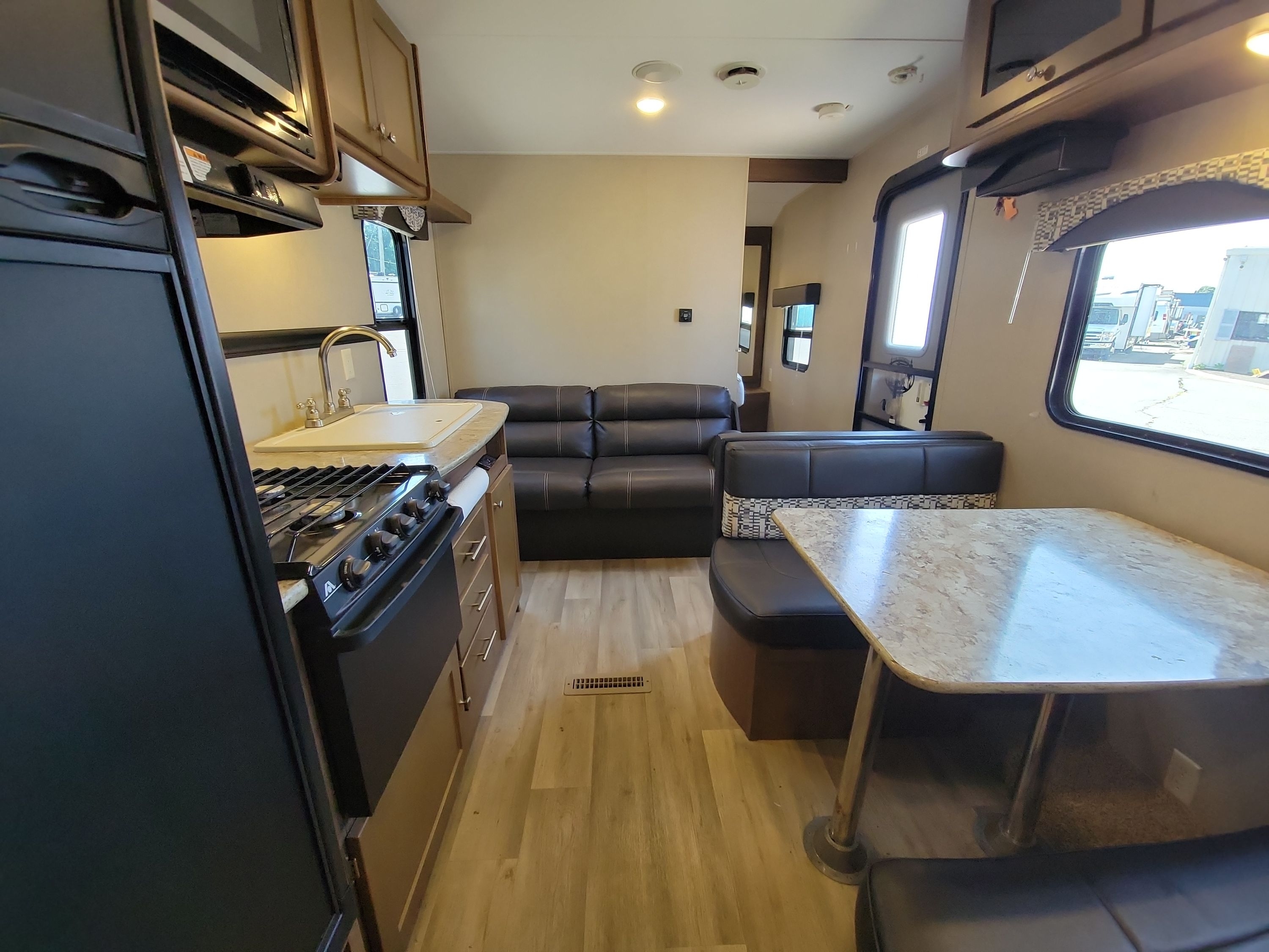 2016 Dutchmen ASPEN TRAIL 2710BH in west hatfield MA