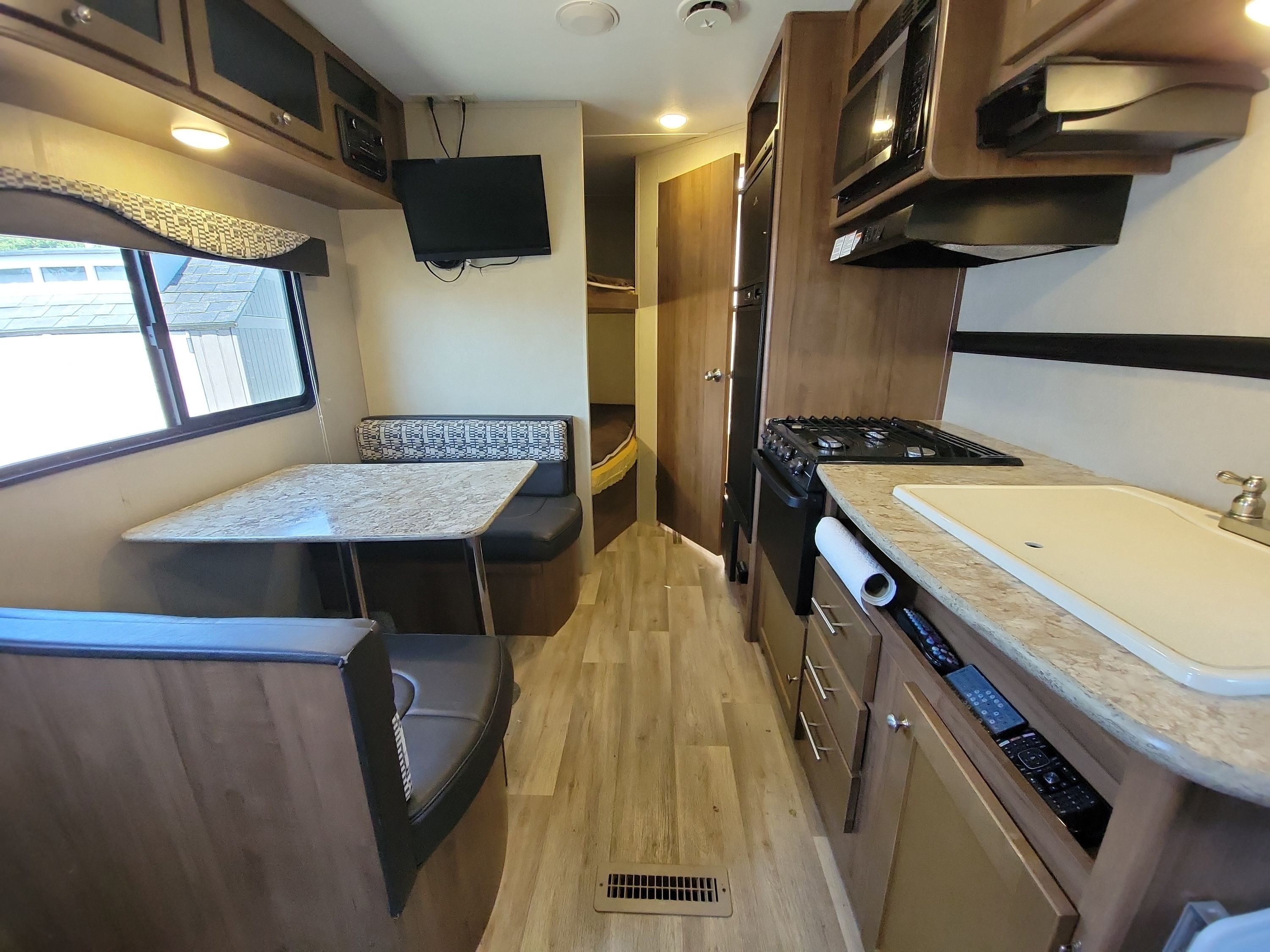 2016 Dutchmen ASPEN TRAIL 2710BH in west hatfield MA