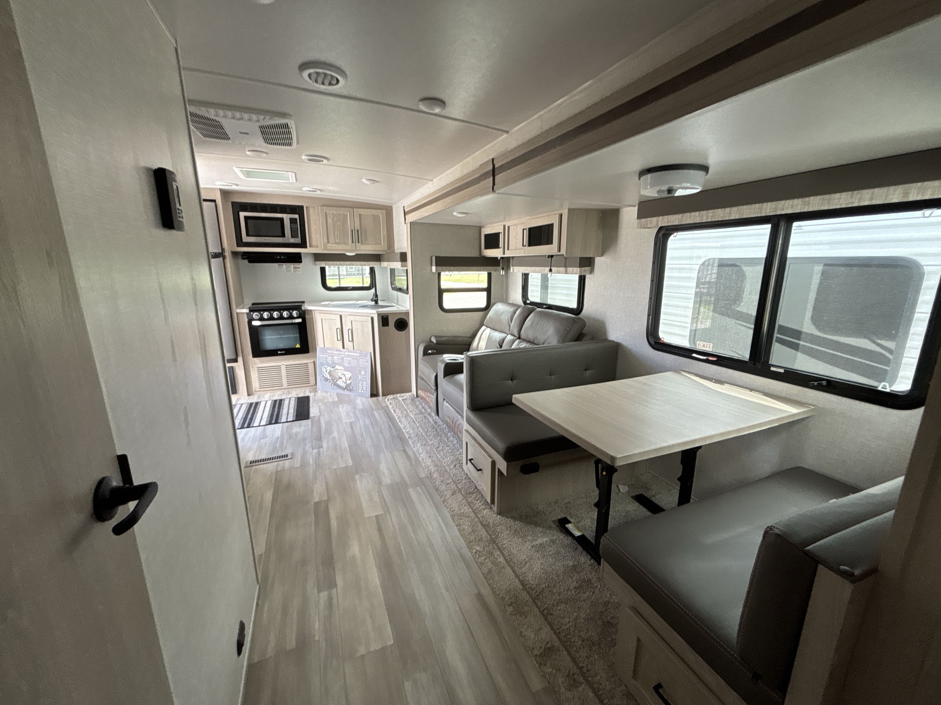 2022 Forest River FLAGSTAFF SUPER LITE 26RKBS in hope mills NC