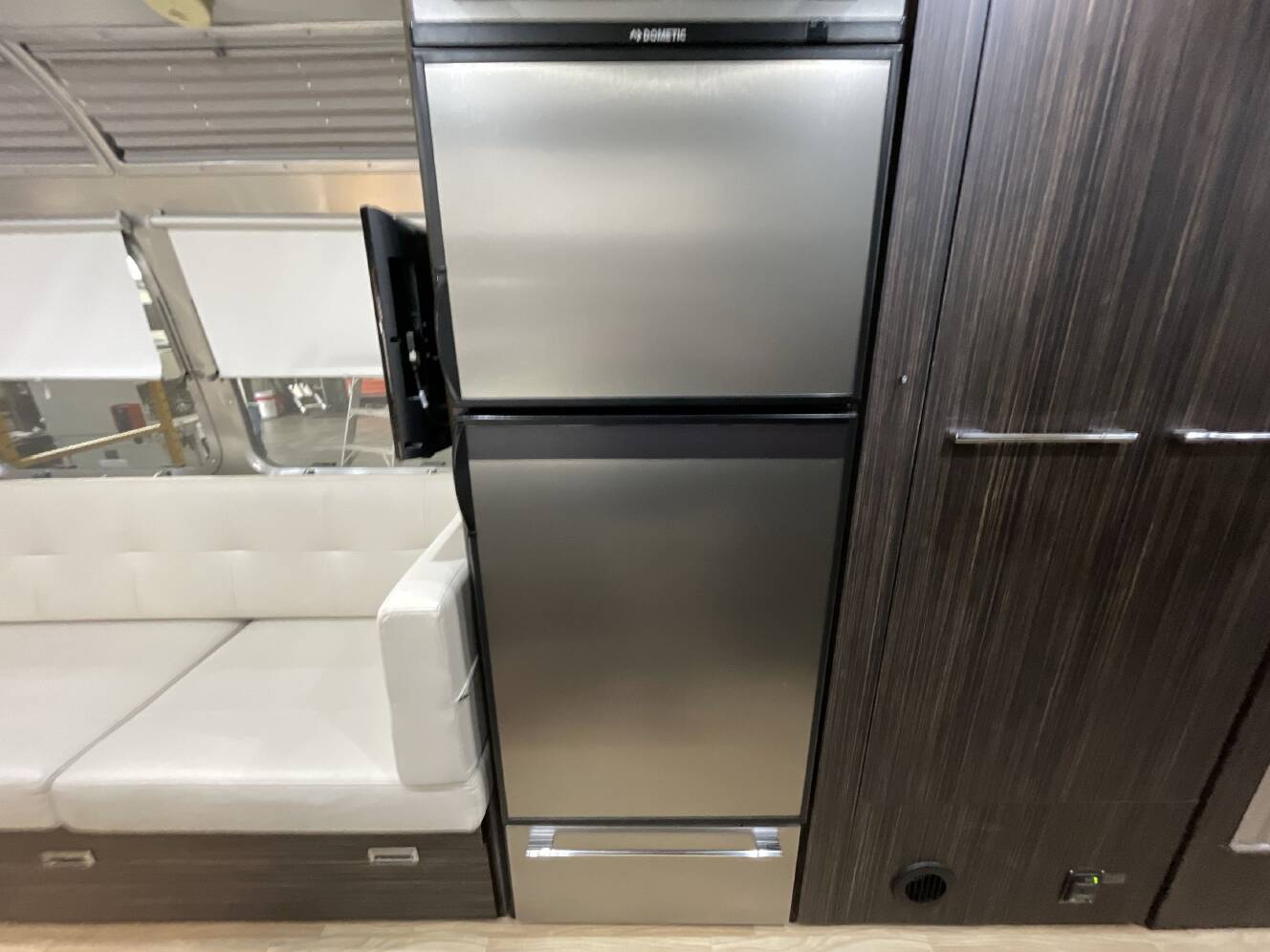 A photo of this 2018 Airstream INTERNATIONAL SIGNATURE 27FB TWIN