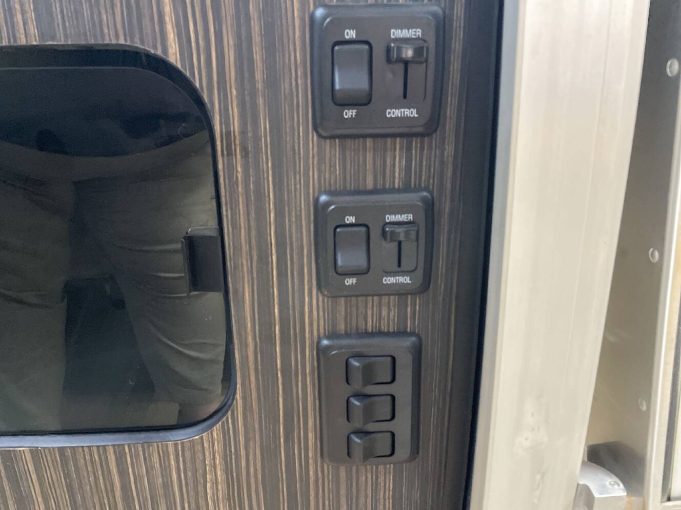 A photo of this 2018 Airstream INTERNATIONAL SIGNATURE 27FB TWIN