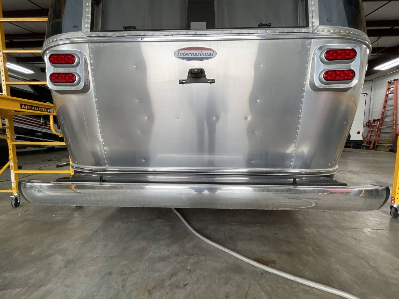 A photo of this 2018 Airstream INTERNATIONAL SIGNATURE 27FB TWIN