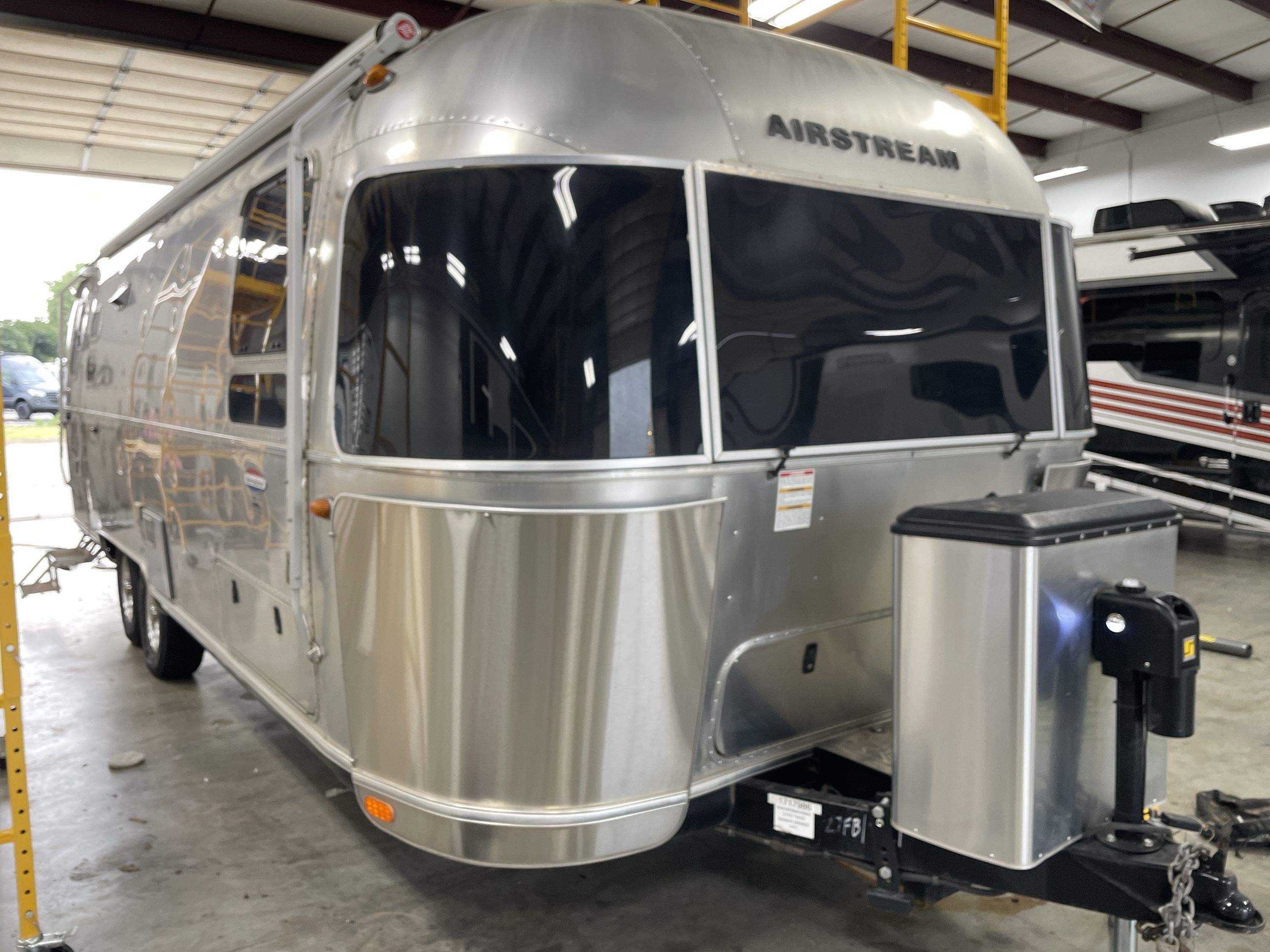 2018 Airstream INTERNATIONAL SIGNATURE 27FB TWIN RV