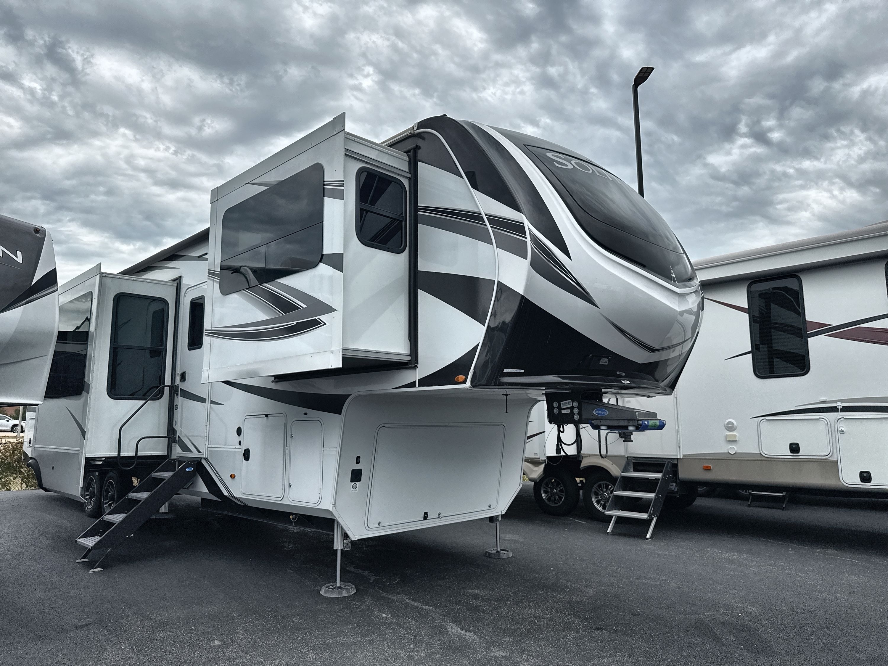 2024 Grand Design SOLITUDE 380FL in roscoe IL