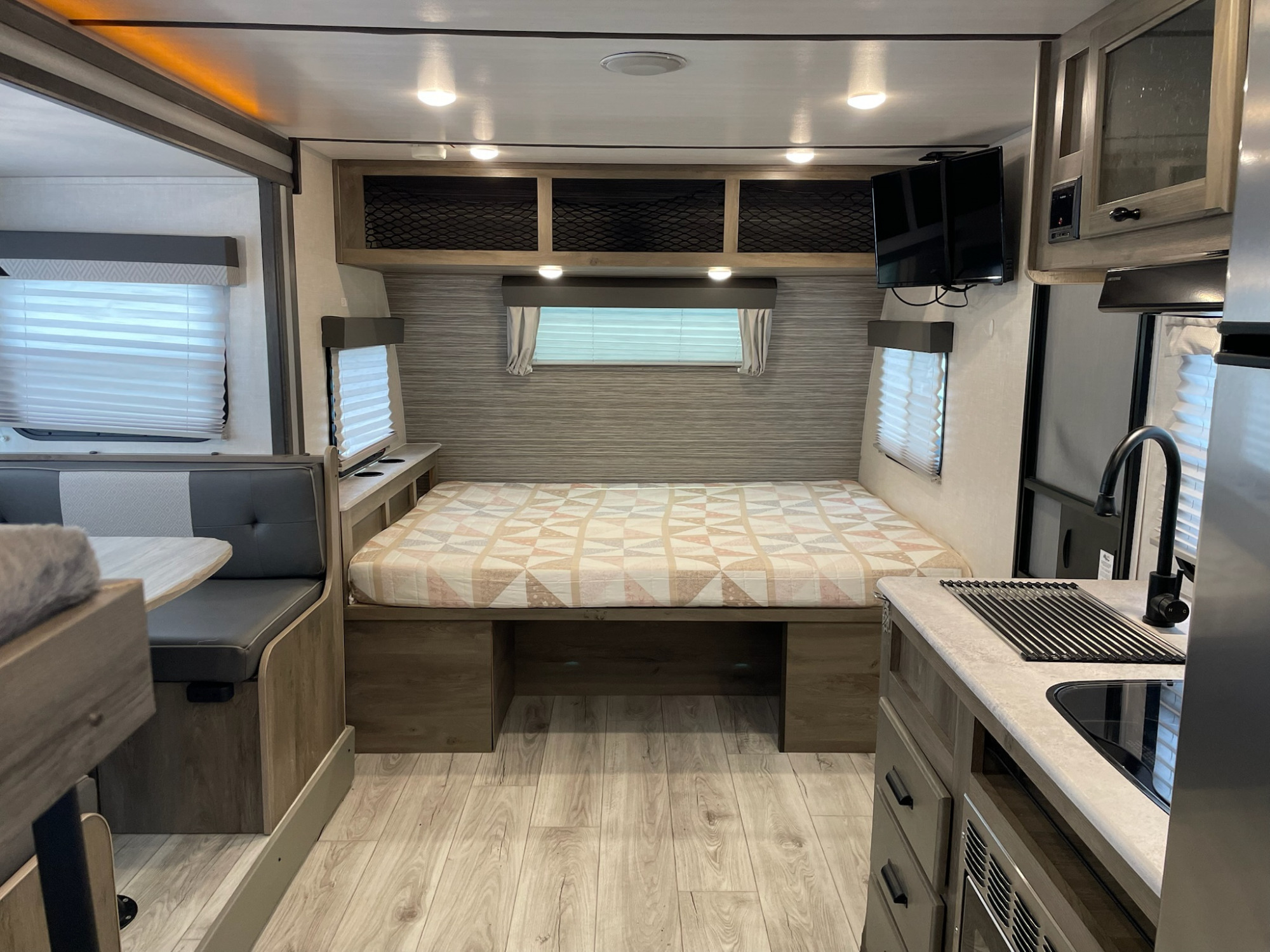2022 Forest River SURVEYOR 19BHLE in jackson TN